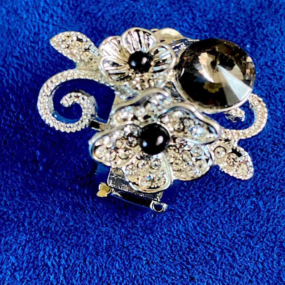 NEW Stretch Crystal & Flower Ring